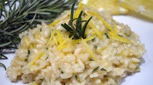 Per preparare il vostro profumatissimo risotto bastano davvero poche mosse. Risotto Al Rosmarino E Limone Rosemary And Lemon Rice By Bravobob Youtube