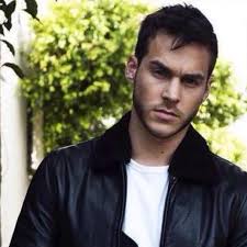 I work on a large range of projects including: Chris Wood Italia Chriswooditalia Twitter