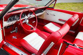 Dieser rote mustang coupé ist baujahr 1967 und hat einen v8 motor mit 4,8 liter und 200 ps. Oldtimer Ford Mustang Cabrio In Dresden Mieten