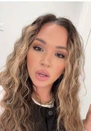 Jennifer Espindola's Instagram, Twitter & Facebook