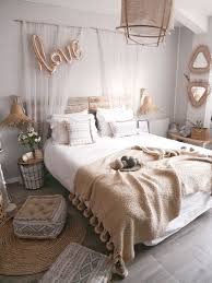 Deco chambre reine des neiges. Diy 35 Tetes De Lit Incroyables A Faire Soi Meme Deco Chambre Parents Deco Chambre Cocooning Deco Chambre Parental