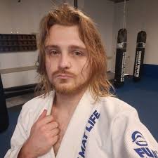 We are looking for FIGHTERS! 🔥🥊 I was 17 when I stepped in the gym cause  I heard about Jiu-Jitsu