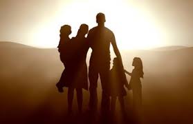 Familia, a classical roman household with a pater familias. Familia Contraluz