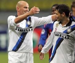 Fiorentina striker mauro zarate said he was punched twice during the scenes that. Mauro Zarate Marco El Gol Del Triunfo Del Inter En Moscu Deportes Diario La Prensa