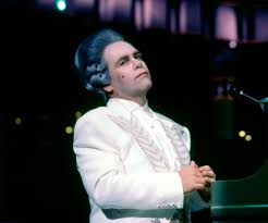 And it seems to me you lived your life like a candle in the wind never knowing who to cling to when the rain set in and i would have liked to have known you but i was just a kid your candle burned out long. Diamond Moments Candle In The Wind Elton John