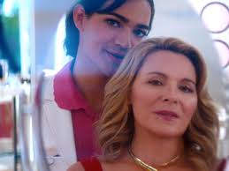 Glamorous” mit Kim Cattrall ist oberflächlich und selbstverliebt