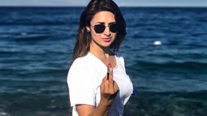 Divyanka tripathi is an indian tv actress who has predominantly appears hindi tv serials.check out divyanka tripathi age, height, weight, body measurements, family details, caste, birthday. Tv Star Divyanka Tripathi Age Income Height And Weight Luxurious Lifestyle Youtube