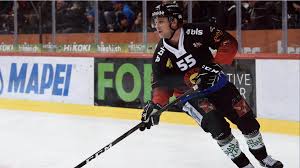 Select from premium eishockeyspieler of the highest quality. Das Sind Die Lohne Der Schweizer Eishockeyspieler