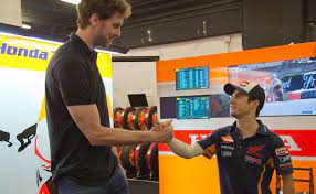 Ternyata usut punya usut, pria itu bernama pau gasol. Motogp