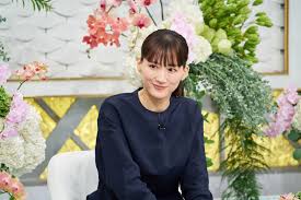 綾瀬はるか、「LUUPで颯爽と帰宅」20年来の親友・歌手が暴露 ...