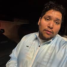 yo soy gordito pero sexy 😜 Got a vibe make a young chick turn her neck,  Got a vibe make a cougar wanna spent a check.