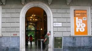 Il salone alice, dove potrai trascorrere il tuo tempo in totale relax, leggendo un libro, giocando a carte o, semplicemente, guardando il fuoco acceso! Salotti D Autore Prosegue La Rassegna A Palazzo Binelli Appuntamenti Con Franco Fracassi E Alice Basso La Voce Apuana