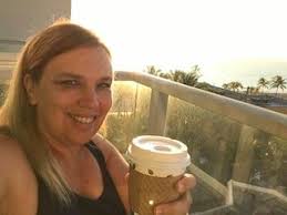 Hi everyone, my name is Erin. I've been a baker for 10 years, my last job  at the Disneyland Resort made me move my roots from Tempe/Mesa Arizona to  Long Beach California.