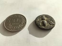 Les distributeurs de bitcoins et autres monnaies virtuelles sont bien souvent décriés. Piece Avec Abeille Identifications De Monnaies Forums Numismatique Com