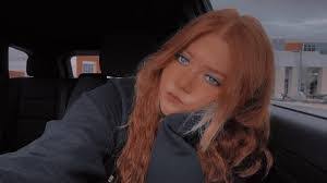 Aubrey Willis's Instagram, Twitter & Facebook