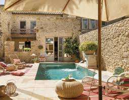 Une Lumineuse Maison En Pierres Renovee Planete Deco A Homes World Maison En Pierre Maison En Provence Piscine Maison