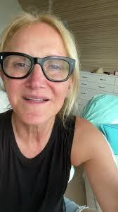 Jennifer Coons's Instagram, Twitter & Facebook