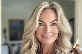 Karen Thiel's Instagram, Twitter & Facebook