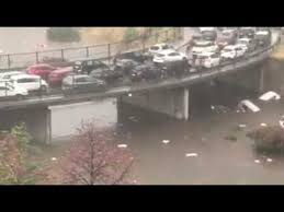 Vogliamo ammetterlo che quanto accaduto col #nubifragioapalermo è già. Nubifragio A Palermo Terribile Video Del Sottopasso Di Viale Lazio Youtube