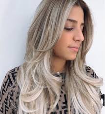 Pratico e fashion al tempo stesso, il taglio a caschetto scalato si presta a mille versioni e. Taglio Scalato Lungo La Tendenza Capelli Che Valorizza La Chioma Di Tutte