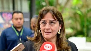 Minjusticia Ángela María Buitrago presentó su renuncia protocolaria tras  petición de Petro