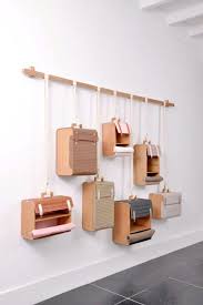 Regal Selber Bauen Alte Rucksacke Als Regale Diy Idee Kreativ Fliesen Weisse Wand Diy Hanging Shelves Diy Wall Shelves Diy Furniture