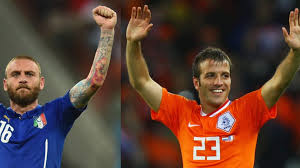 Rafael van der vaart (born 11 february 1983) is a dutch footballer who plays as a centre midfield for danish club esbjerg fb. Fifa Fussball Weltmeisterschaft 2022 Nachrichten Uefa Vorrundenauslosung De Rossi Und Van Der Vaart Als Assistenten Bestatigt Fifa Com