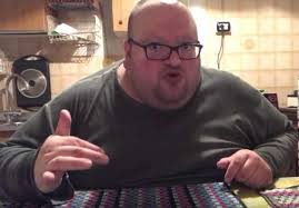 Ci sono circostanze in cui è possibile smentire alcune notizie tramite il lavoro di altri, come è possibile riscontrare oggi 19 agosto a proposito di omar palermo, ovvero youtubo anche io.a molti nostri lettori questo nome potrebbe dir poco, e ci sta, ma parliamo di un personaggio web che fino al 2019 ha avuto un grosso seguito all'interno di questa piattaforma. Video Riuscireste A Divorare 40 Kinder Fette Al Latte E Un Pollo Subito Dopo Dagospia