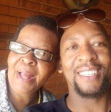 Please report illegal dumping to the Johannesburg Metro Police Department  📲082 779 1361 via Whatsapp or sms. #KleenaJoburg #BuyaMthetho ^PS A  Cleaner Joburg