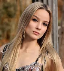 Roxy Shaw's Instagram, Twitter & Facebook