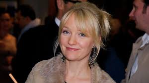 You can see the names of the movies, their budget. Ve0e G63mo3d7m