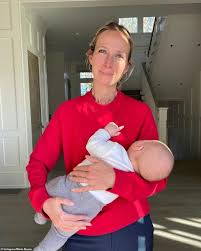 Both the mother and the child are healthy and are settling in at home, a spokesperson for the royal couple said in a statement on sunday. Tzamyr8poxooym