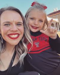 Amanda Blackerby's Instagram, Twitter & Facebook