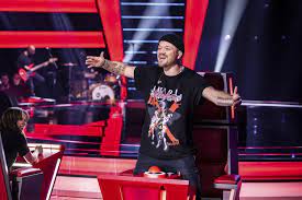 Hij werd vooral bekend met het nummer ik neem je mee (2011), dat in de nederlandse top 40 uitgroeide tot de grootste hit ooit van een nederlandse artiest. Gers Pardoel Vloekt Erop Los In The Voice Kids Tot Ongeno Gazet Van Antwerpen Mobile