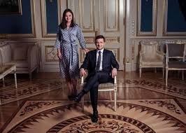 Посмотрела новогоднее обращение зеленского и чуть не заплакала. Novogodnee Obrashenie Zelenskogo Prezident Otkroet Elku Na Bankovoj I Zapishet Pozdravlenie Slovo I Delo