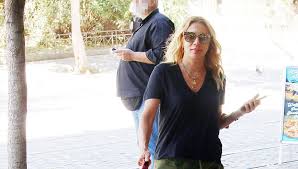 Jun 12, 2021 · η άντζελα γκερέκου επιστρέφει στη μικρή οθόνη μετά από χρόνια απουσίας. H Smaragda Karydh Forese Thn Teleia Enallaktikh Twn Jeans Marie Claire O Ti Exei Shmasia Gia Tis Gynaikes