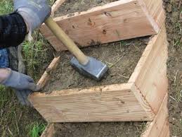 Diy Anleitung Fur Einfache Gartenstufen Hang Zum Grunen In 2020 Garten Garten Stufen Gartentreppe