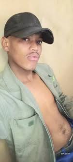 i'm in a relaytionship, relitionshiyp, relationshiep? okay fine, i'm single 