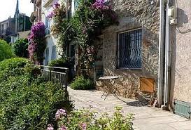 Deux Villages A Voir Absolument Dans Le Sud De La France Paperblog Maisons De Pierre Vieilles Maisons Sud De La France