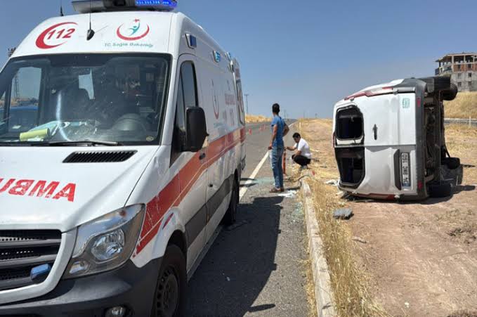 Diyarbakır'da Engellileri Taşıyan Servis Minibüsü Devrildi: 19 Yaralı -  Yaşadıkça