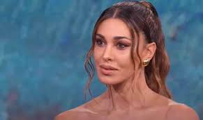 Nell'ultimo video i due si scambiano una serie di baci romantici. Belen Rodriguez Incinta Gia Scelto Il Nome Della Bambina