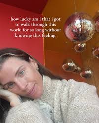 Carly Rowena (@carlyrowena) • Instagram photos and videos