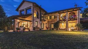 Visualizza case e appartamenti da 28.000 € sulla mappa di macellai. Villa Con Giardino A Bra In Strada San Matteo 5 Locali 400 Mq Pcase It
