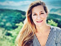 Stuhl, Tisch, los geht's!: Alexandra Kamp ist "Gut gegen Nordwind"