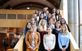 La fonction de procureur de la république et membre du conseil supérieur . de la magistrature a été confiée pour la première fois à une femme en 1998. Ces Jeunes Magistrats Ont Choisi Bobigny Pour Leur Premier Poste Le Parisien