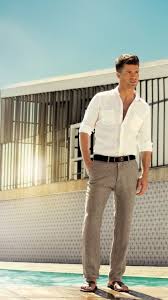 As you're not going to have to endure the more formal ceremonies of the day itself, you often won't be required to go all out and wear a dress shirt and tie in. Pin By Latoya Finley Smith On Estilos Mens Beach Wedding Attire Well Dressed Men Beach Wedding Men