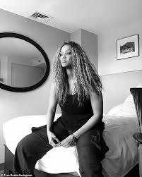 Tyra Banks Lives The College Life As She Post A Photo From Cramped On Campus Dorm Near Harvard Daily Mail Online