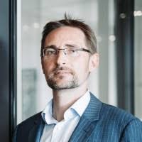 900+ "Stifter" profiles