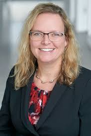 Elizabeth Maxon's Instagram, Twitter & Facebook