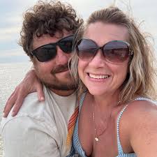 Did anyone notice Gavin stopped following everyone except the show